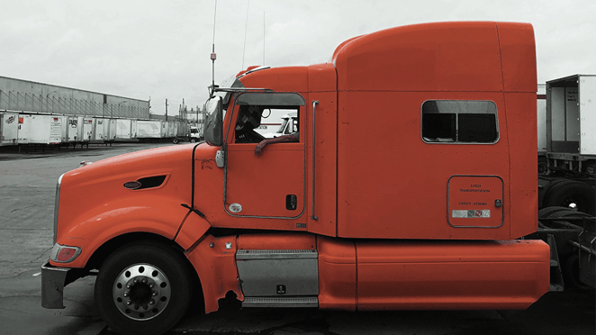 Truck-driver-waiting-for-pick-up-appointment