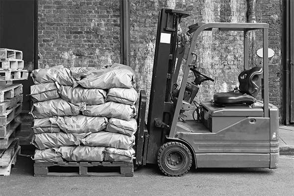 Forklift and pallet for freight shipment