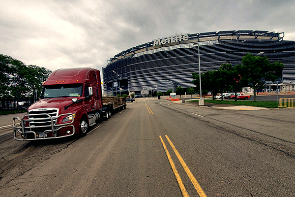 step-deck-freight-on-highway