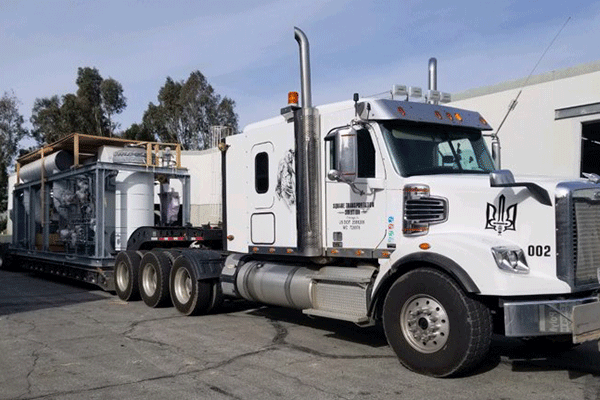 Drop-deck heavy haul truck