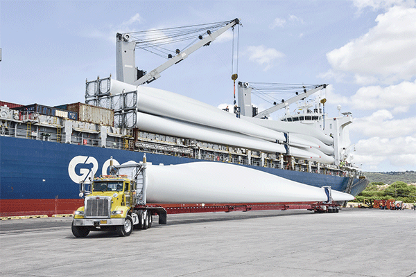 wind-turbine-blade-hauled-from-marine-vessel
