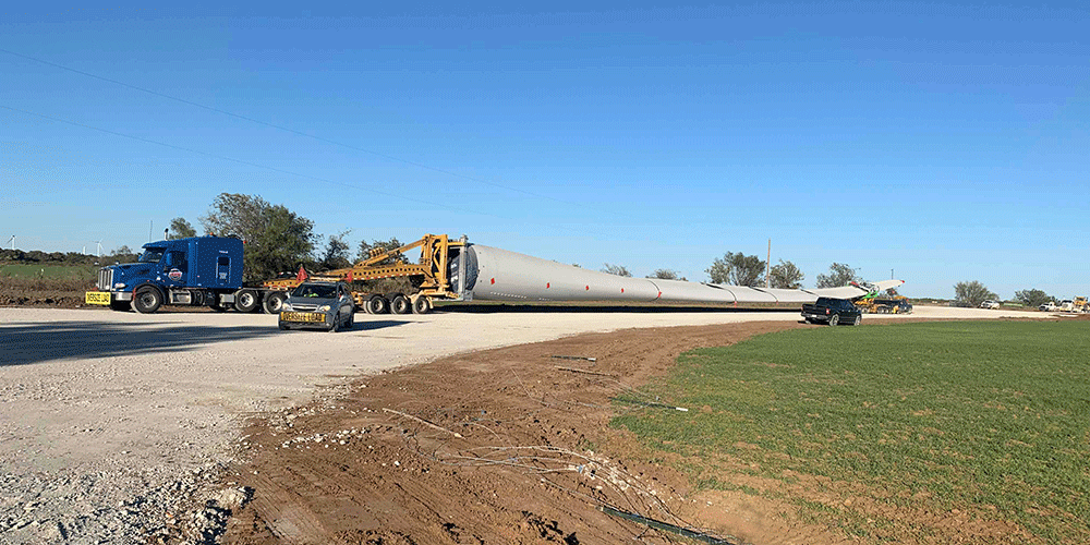 Wind-Trailer-on-Gravel-Road